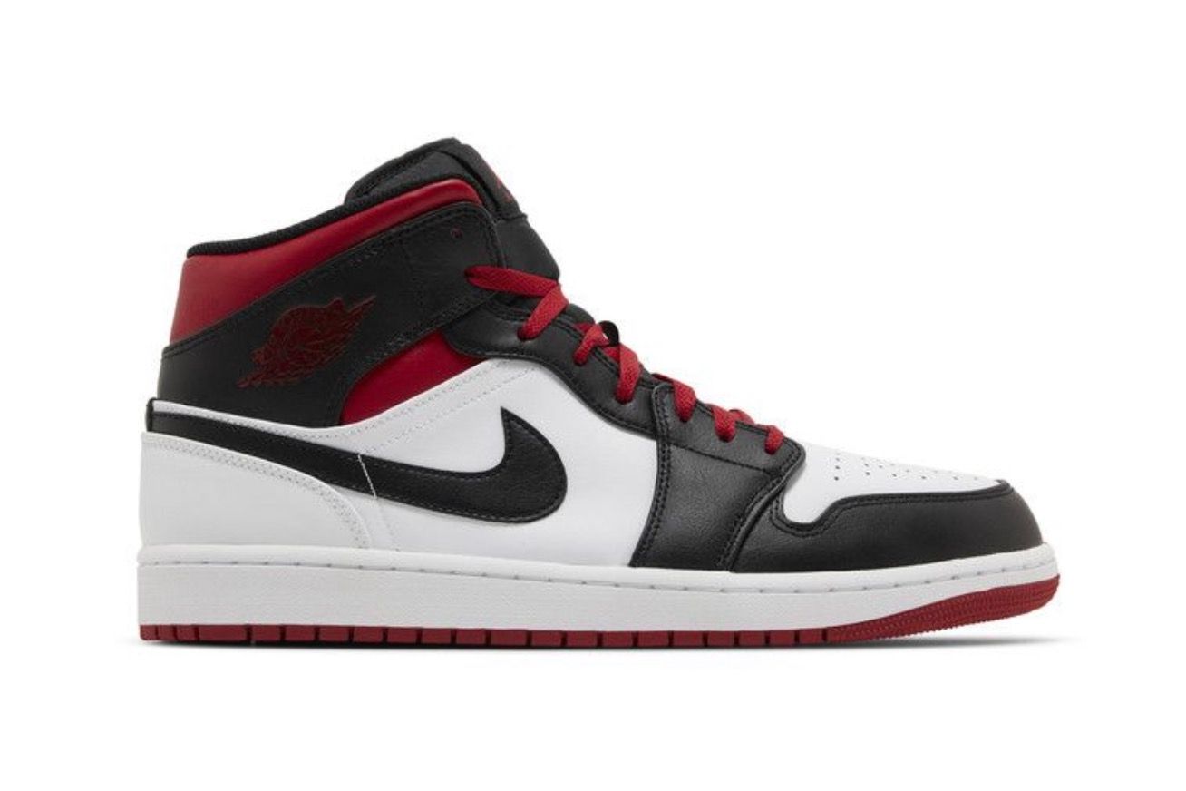 Jordan 1 Mid Gym Red Black Toe
